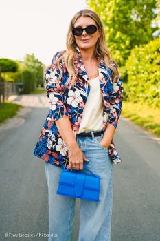 Baumwoll Stretch-Satin Bloom - bunte Blüten auf Schwarzblau